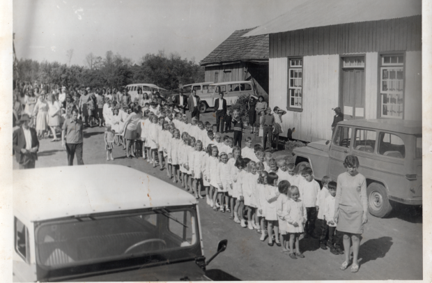 INAUGURAÇÃO ESCOLA PADRE JOSÉ SCHOLL 1970 DESFILE